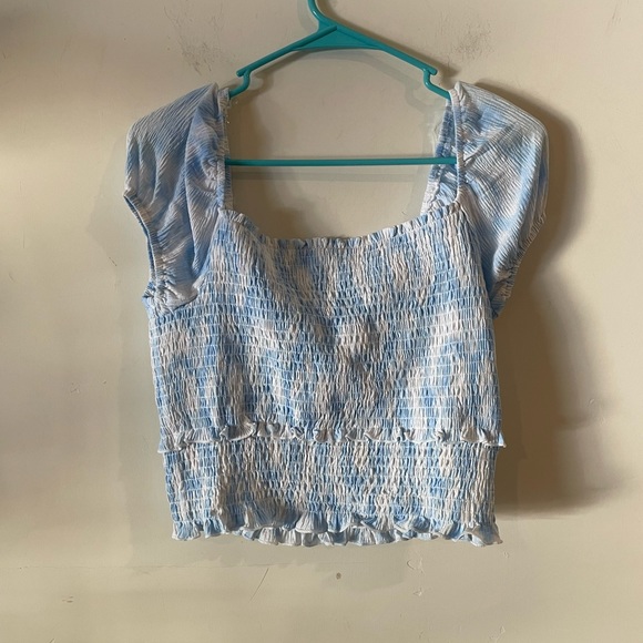 LUSH short sleeve, open shoulder, starching and cropped top. Size L - Picture 2 of 2